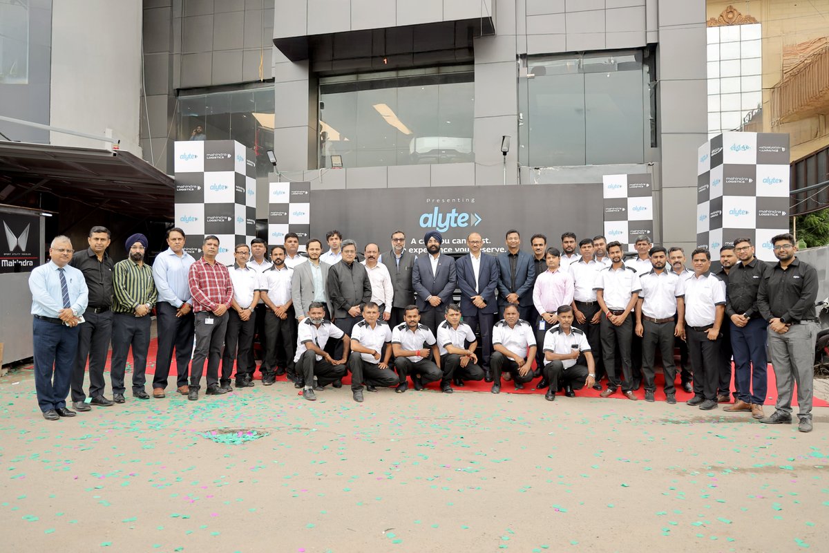 Mahindralog_MLL's tweet image. A proud milestone for us as we flagged off #Alyte today in Delhi, our premium &amp;amp; tech-enabled cab service making airport &amp;amp; urban travel seamless with technology, comfort &amp;amp; trust. Here’s a glimpse from the event that marks the start of this exciting journey. #MahindraLogistics