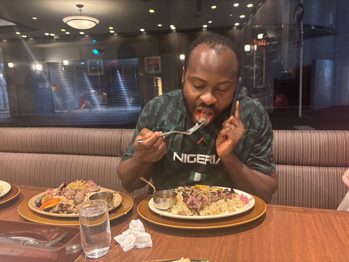 アルナ、もう4回連続ロイホで
同じもの食べてるって。笑