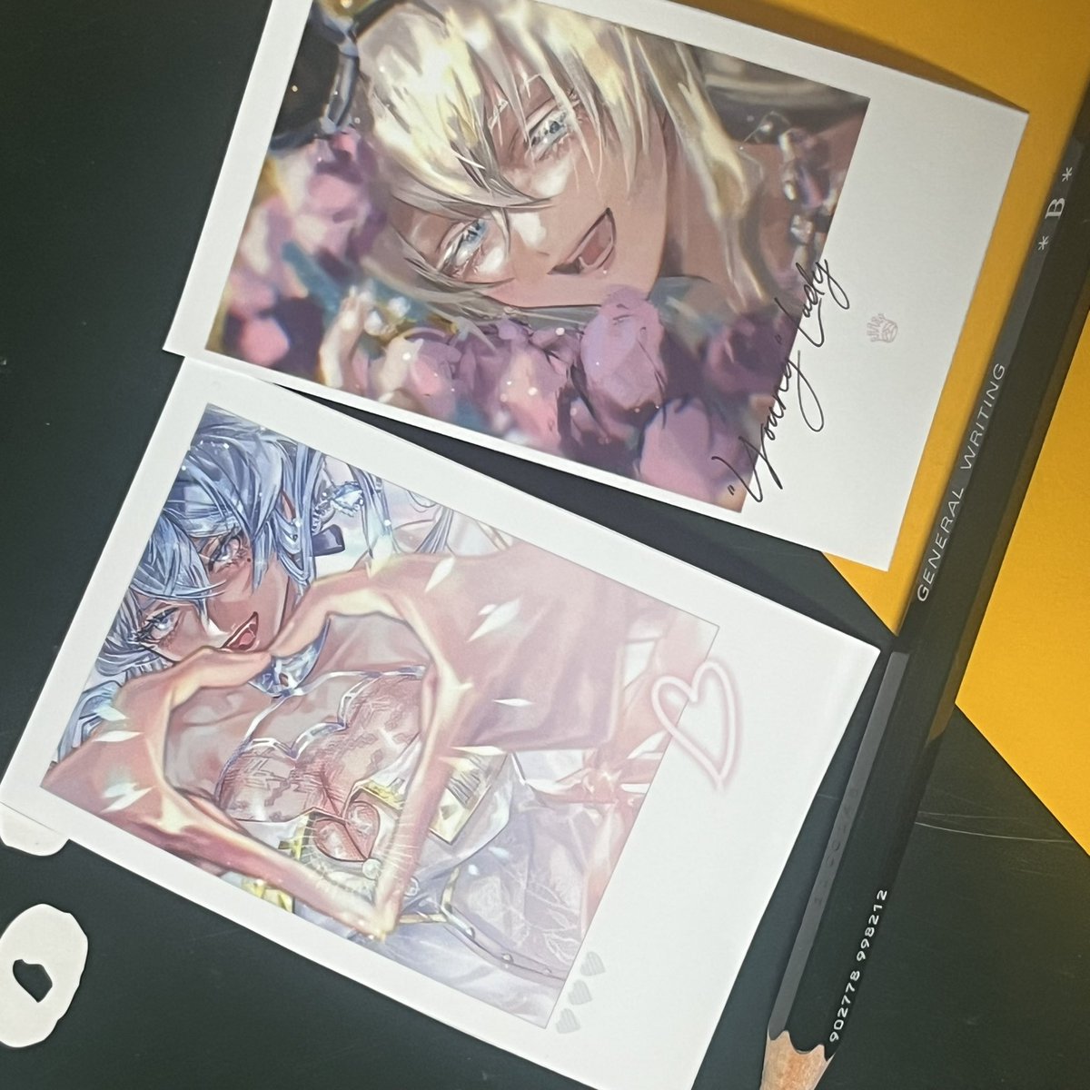 erebiglossarium's tweet photo. 実物。小さめカードサイズ https://t.co/yWRBFhGGyA