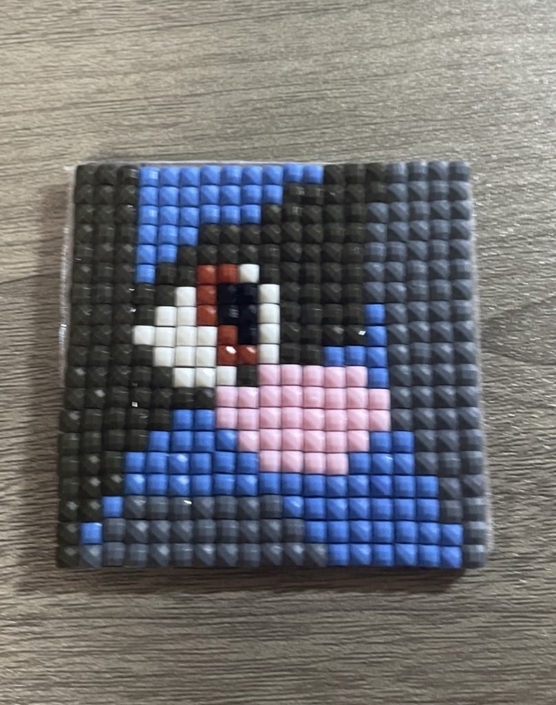 Coco_An2's tweet image. あまりビーズで作ってみた！

誰だか分かる？

#ダイヤモンドアート好きな人と繋がりたい #ダイヤモンドアート