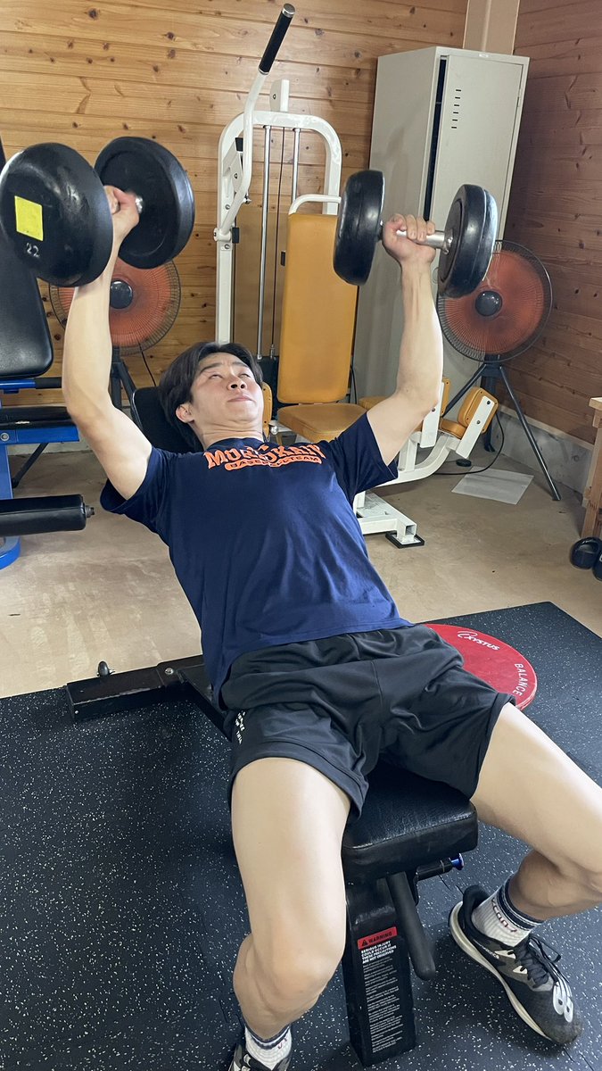 paz_baseball's tweet photo. 岐阜合宿②
2日目はなんとか練習できました。
鬱憤を晴らすかのようにトレーニングとバッティングに取り組みました🏋️⚾️
あすは #中部学院大学 様 とオープン戦の予定です！
外は豪雨...
#群馬パース大学 #硬式野球部 ##関甲新学生野球連盟 #2部西地区 https://t.co/qIJwaOZBo1