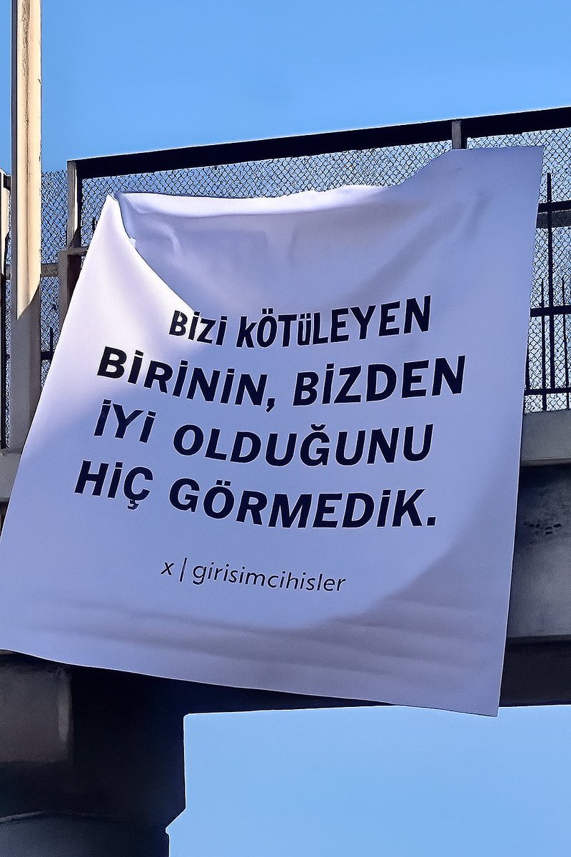 sosyal mesaj vermeyi sevmiyorum ama bazende böyle güzel özlü söz görünce Doğru söze ne hacet deyip paylaşma gereği duyuyor insan :)