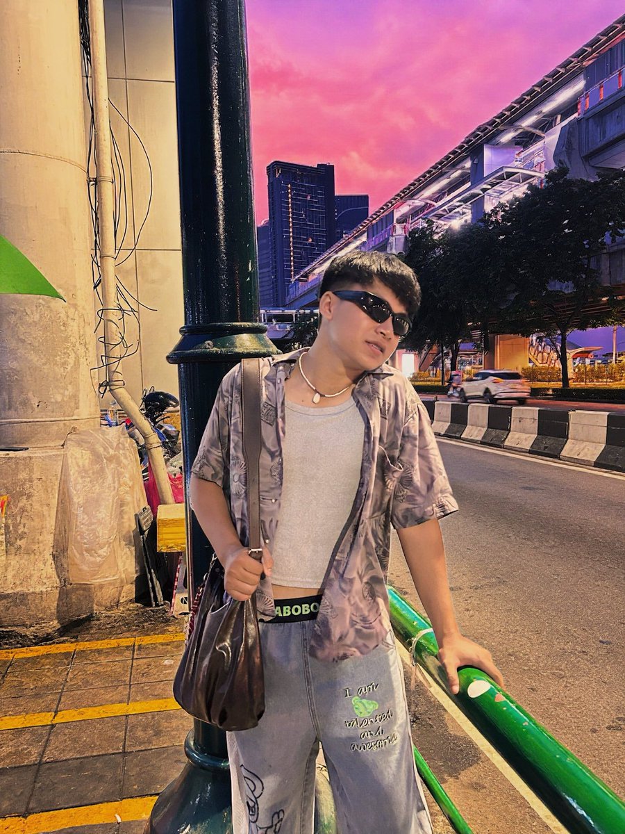 เเดดดี้​ tweet media