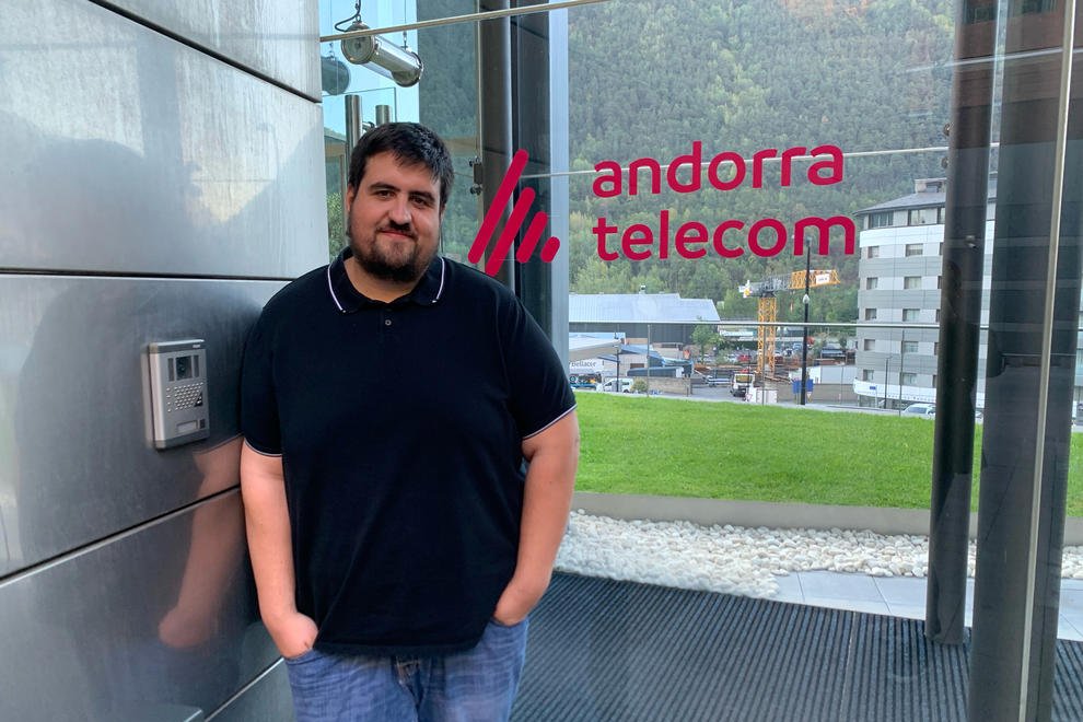 A Andorra Telecom hem convertit la IA en una realitat: agents que responen preguntes, recomanen tarifes, donen suport tècnic i fins i tot atenen el 111 a la nit!
El futur és aquí... i el construïm des d’Andorra. 

📸 Font: Diari d’Andorra
#IA #Andorra

👉🏻 ow.ly/JBQ550WCHuf
