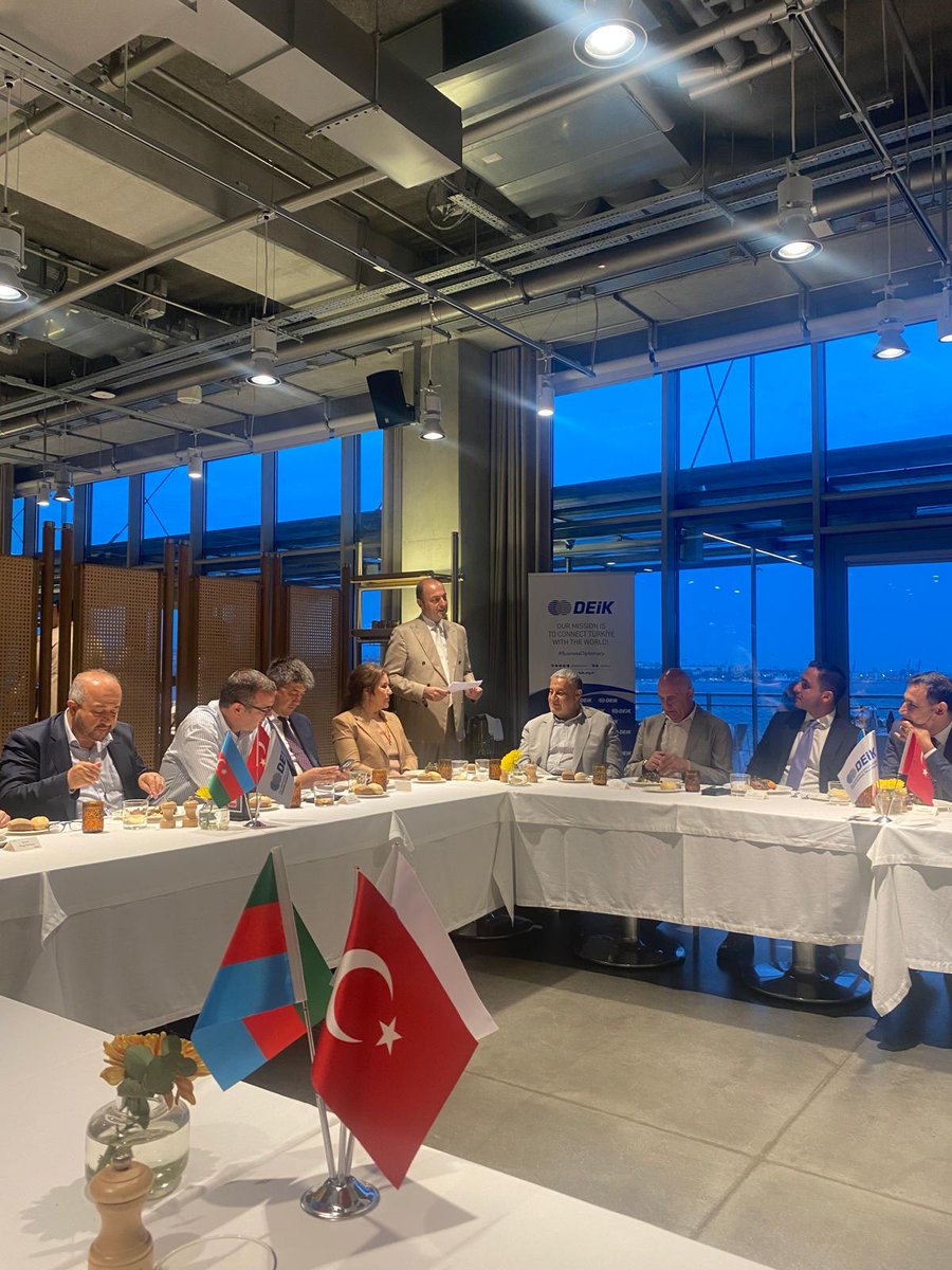 deikiletisim's tweet photo. Türkiye-Azerbaycan İş Konseyimiz, Üye Buluşmasını, @SelcukAkat3 başkanlığında, İstanbul Vali Yardımcımız  Mehmet Sülün, Yönetim Kurulu Üyemiz Ali Kibar, @SOCAR_Turkiye CEO’su Elçin İbadov ve üyelerin katılımıyla gerçekleştirdi.

Etkinlikte,
🔹Türkiye-Azerbaycan iş birliğinin artırılması ve
🔹İş Konseyi ile üye firmalar arasındaki iletişimin daha da geliştirilmesi ele alındı.
🇹🇷🇦🇿
#İşimizTicariDiplomasi
