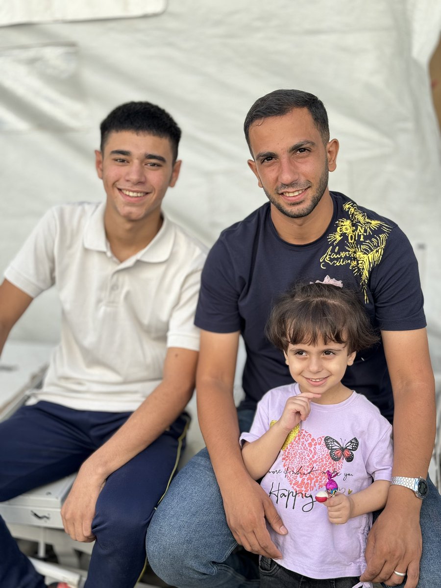 "لا حول ولا قوة إلا بالله العليّالعظيم، لا نقول إلا ما يُرضي الله، إنا لله وإنا إليه راجعون.
أديت الواجب وزدت، وربّالكعبة،
غادرت الدنيا بعدما بُحّصوتك تنادي وتناشد العرب والمسلمين والعالم أجمع. نم قرير العين يا بطل، يا ابن مخيم جباليا،
فأنت الآن بجوار ربك تُنعم، وقد أدّيت ما