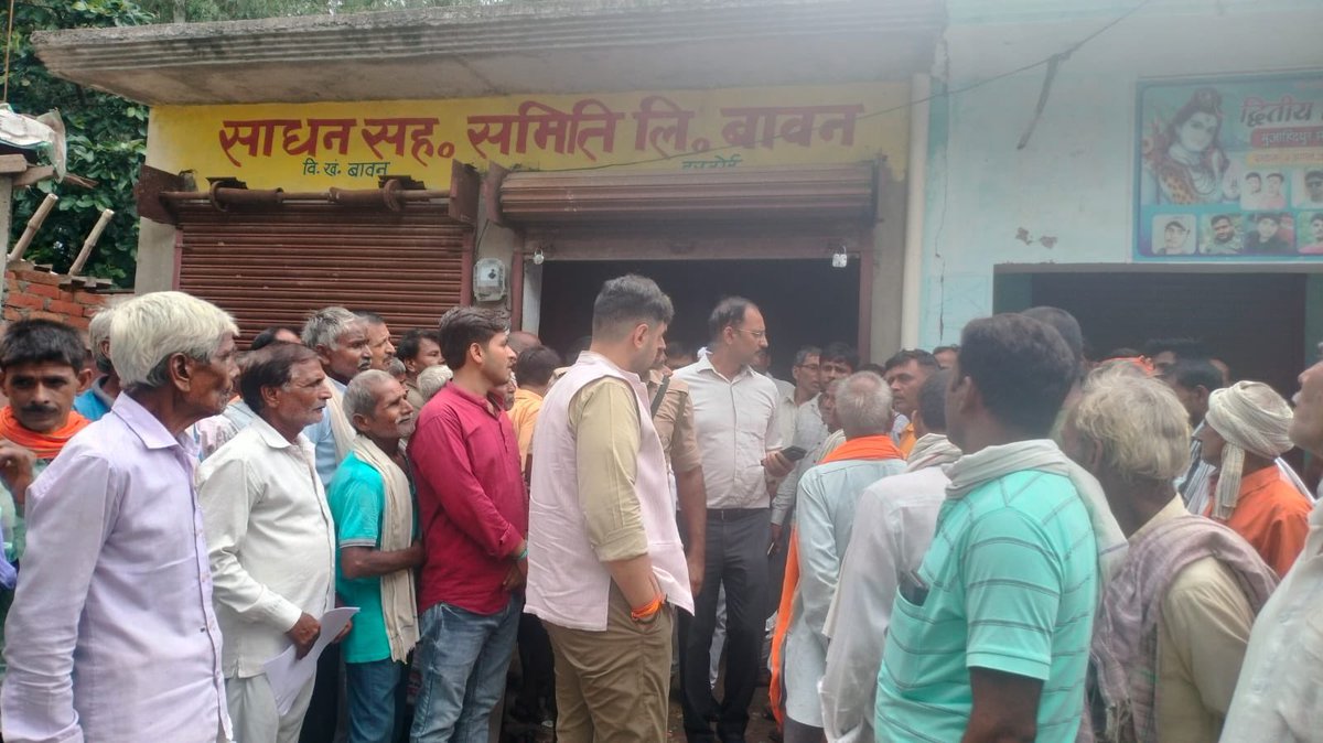 dmhardoi's tweet photo. आज सदर तहसील के अंतर्गत साधन सहकारी समिति लिमिटेड, बावन जाकर उर्वरक वितरण का निरीक्षण कर स्टॉक व वितरण रजिस्टर की जाँच की तथा सम्बंधित को उर्वरक की उपलब्धता तथा निर्बाध व न्यायपूर्ण वितरण के निर्देश दिए।
@CMOfficeUP 
@InfoDeptUP 
@UPGovt https://t.co/IxzZ5fuhTE