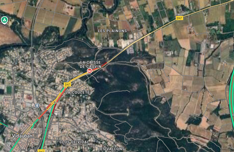 Suite à un accident de la circulation sur la RDN7, commune des Arcs, la circulation est coupée entre Vidauban et Les Arcs au lieu dit "La Caisse de Cauvin" (PR.69+320)
Accident impliquant 2VL, secours + hélicoptère sur place.