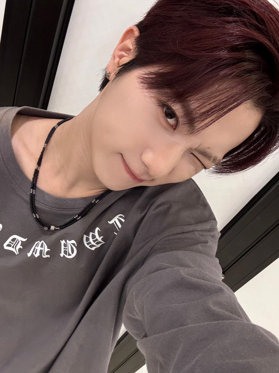 🙂🥴

#에이머스 #AIMERS #도륜 #DORYUN