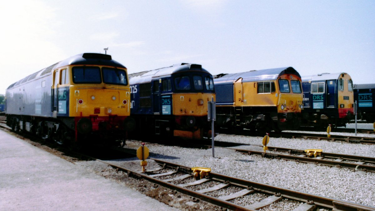 DRSgovuk's tweet photo. 2003: First Open Day. Class 66s in Compass livery. Daventry to Scotland service. 
Image - four locos from the first open day. 
#DRS30Years #30yearsofDRS #30years https://t.co/5NmFYNccOe