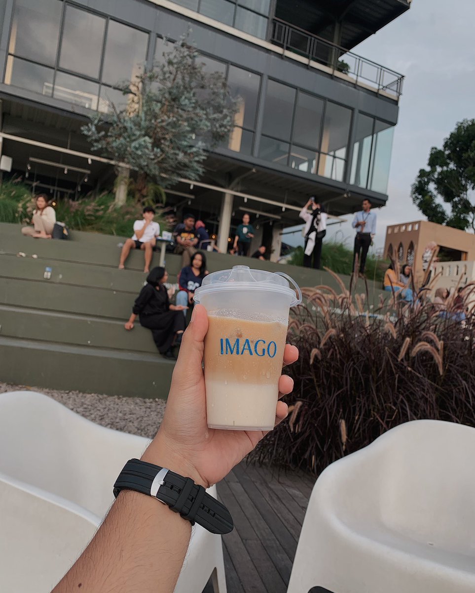 rickeykio's tweet photo. Sore sore di atas kota Bandung tuh vibes-nya beda banget ✨
Kali ini mampir ke Imago Hills tempatnya luas, ada indoor &amp; outdoor yang sama-sama cozy. https://t.co/mv41vt1wFc