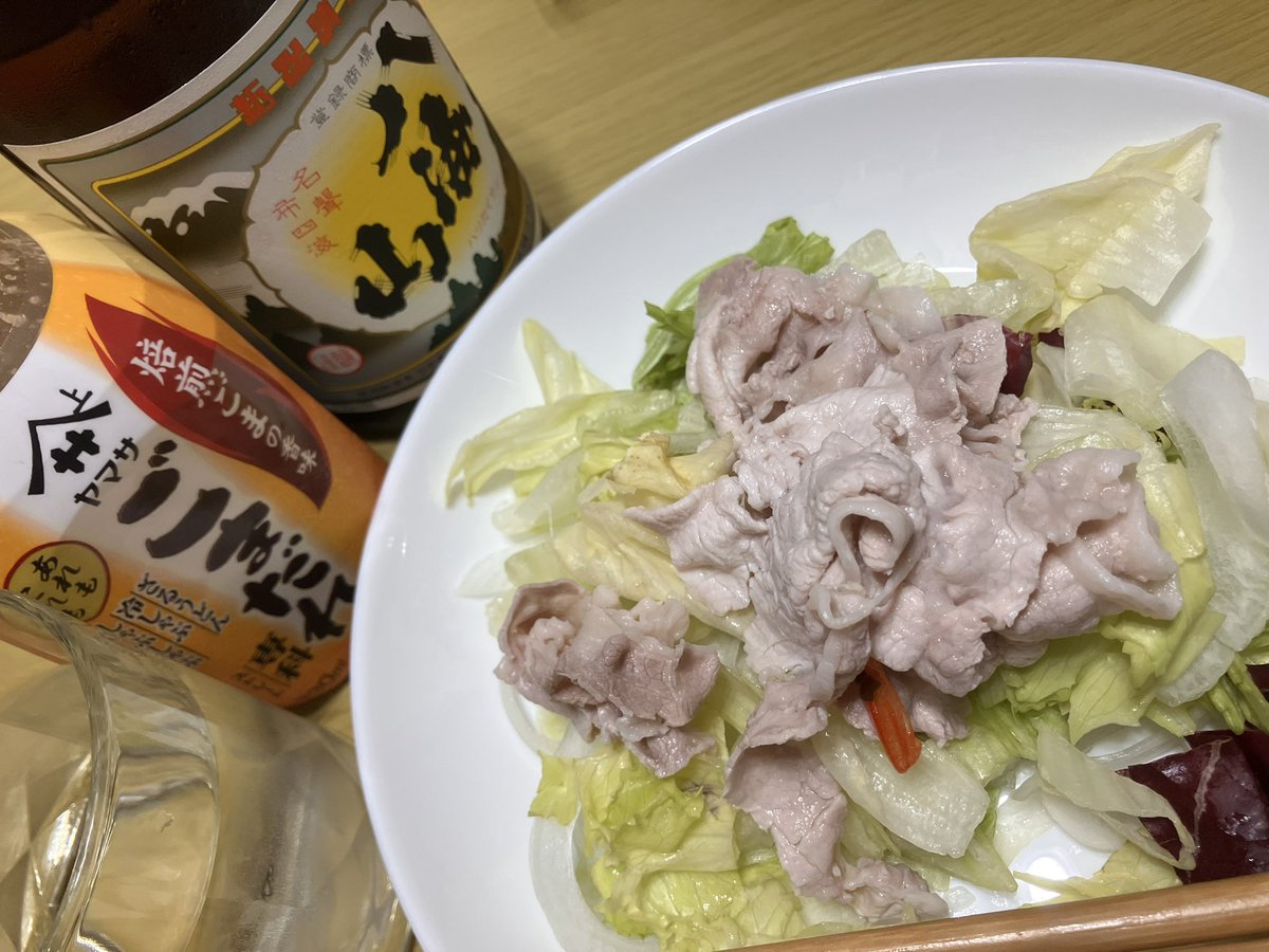 予定通りコードレス掃除機を電気屋で入手し

そのまま弟の車で夕飯の買い出しも済ませ帰宅後はのんびりし

夕飯支度しながら
#晩酌開始

冷しゃぶ完成し♪

盆休みの長男と日本酒開けました✨

明日から金曜迄は、普通にお仕事の私

本日お休みだった皆様も
本日お仕事だった皆様も

お疲れ様でした🍶