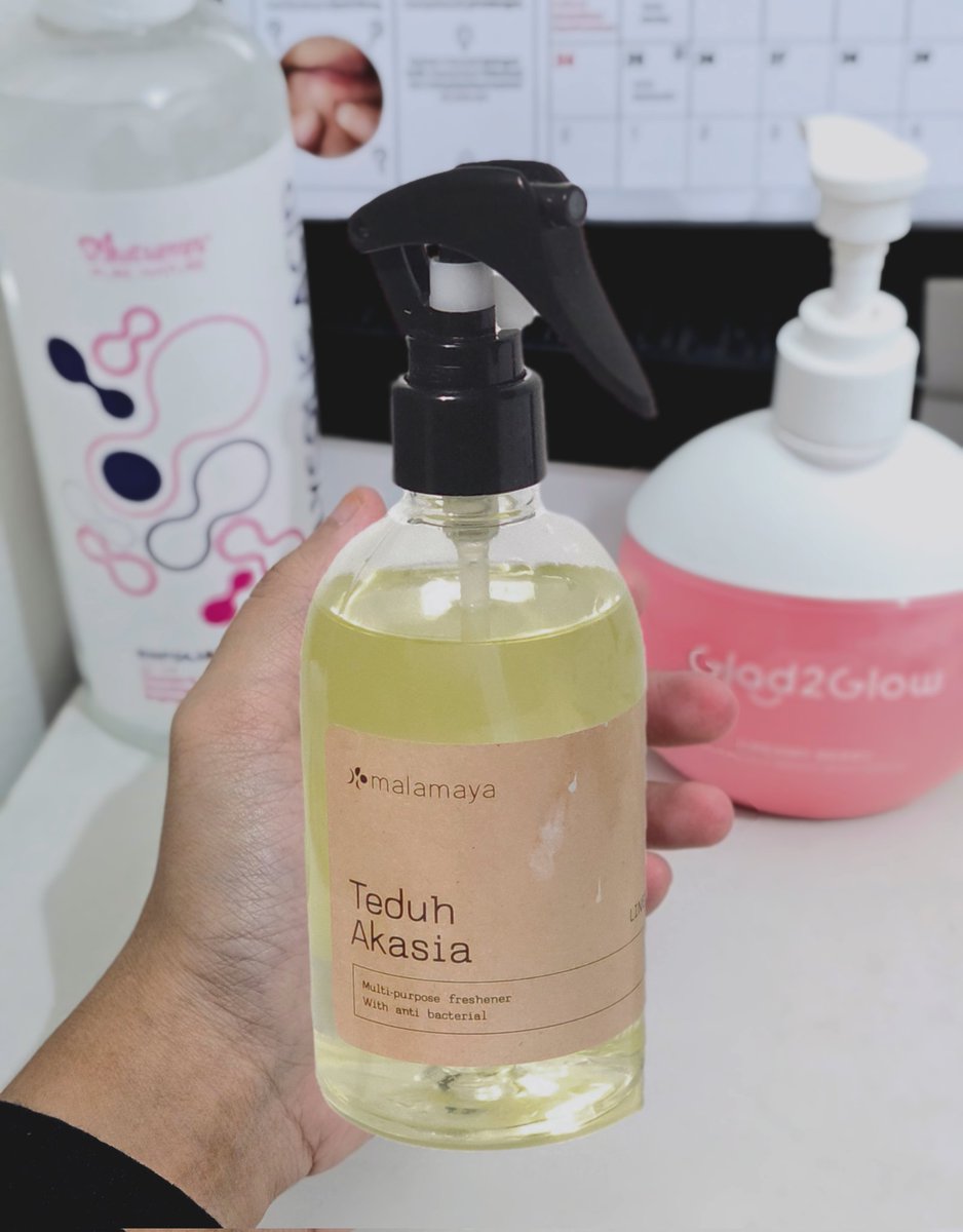 "Sprei dan selimut kamu di laundry ya?"

Nggak weh, ini cuma make linen spray, 1x spray semerbak satu ruangan. 😂👌