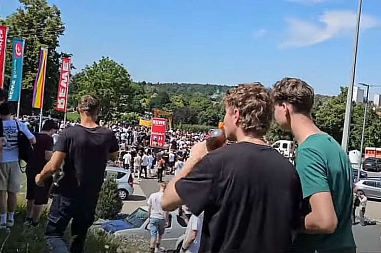 x_tomazzo_x's tweet photo. #Drachenlord #RainerWinkler #Mein_Kosmos

Schanzenfest 2025! Hirnamputierte Tik Tok Idioten verabreden sich zu einem "Fest" am ASB, um einen Sexualstraftäter zu feiern, von denen 85% nicht mal wissen, daß Rainer nicht mehr am ASB wohnt. https://t.co/QhF5lQFeDp