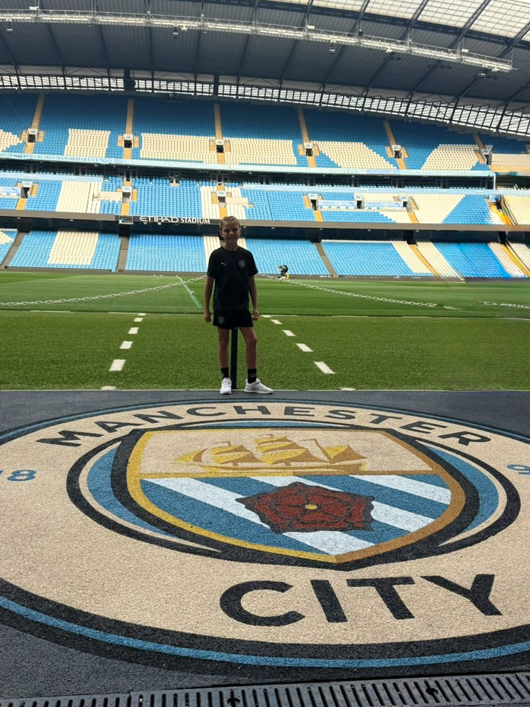CharlEcc91's tweet photo. Tonight’s the night she officially starts at City 🥹✨ https://t.co/ken6EtZSJS