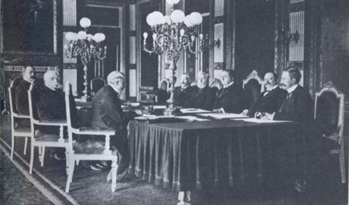 Op 17 augustus 1901 werd het kabinet-Kuyper beëdigd. Het tweede coalitiekabinet (bestaande uit protestantse en katholieke partijen), ditmaal onder leiding van de antirevolutionaire voorman Abraham Kuyper. Meer over het kabinet: parlement.com/kabinet-kuyper…