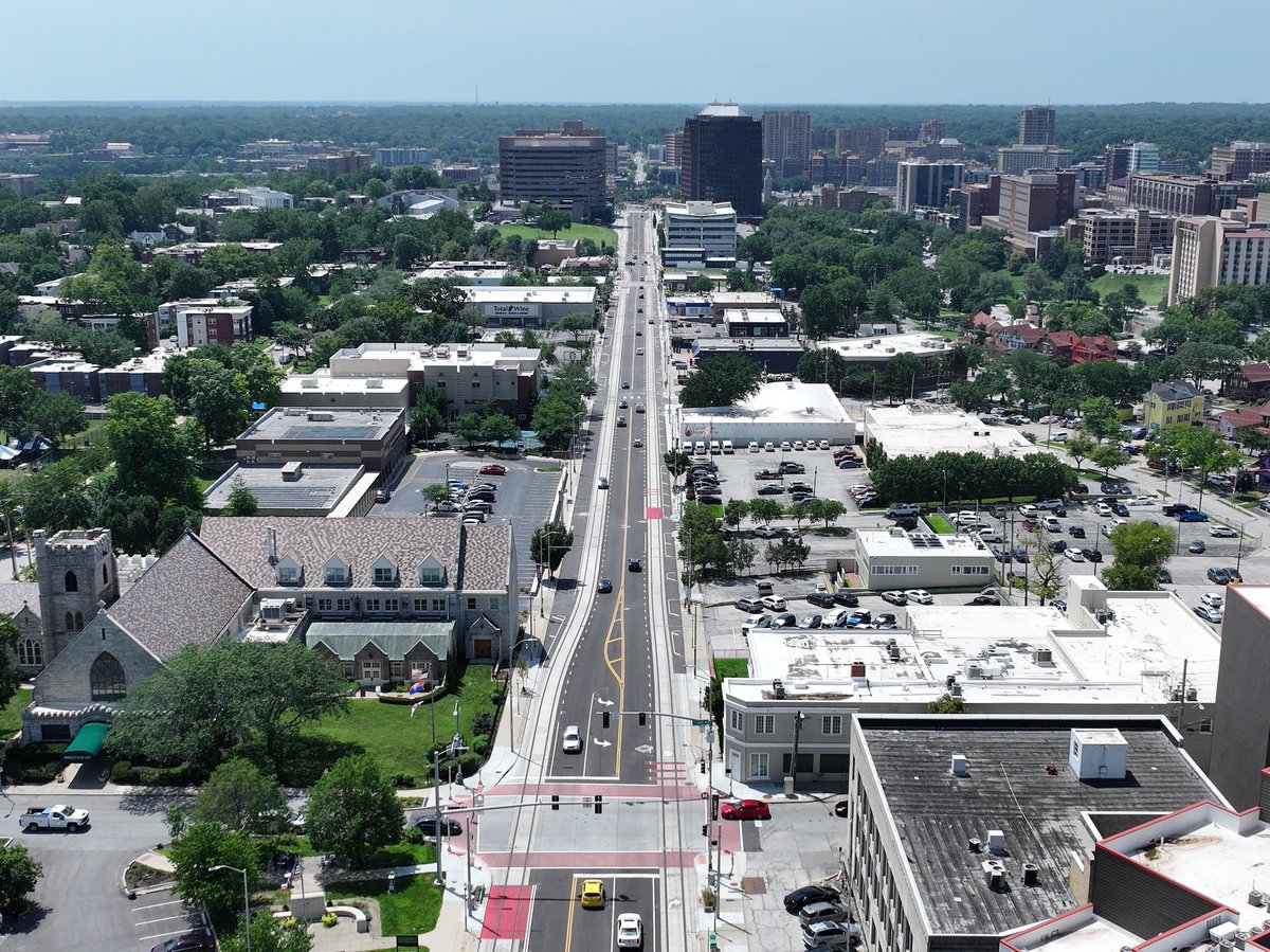 BuildKCSC's tweet photo. We're close to #Ridein2025 &amp; the view from above says it all! 

Read the Weekly Construction Update to see where #BuildKCSC crews will work this week on the #kcstreetcar Main St. Ext.: https://t.co/YXV3kO9xFj

📷: Striping on Main St.
@kcstreetcar @KansasCity @RideKCTransit https://t.co/0zBEuNQWLQ