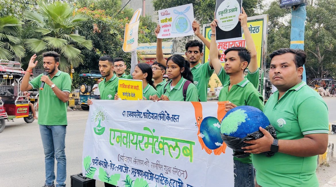 enclubmrt's tweet photo. #विश्व_युवा_दिवस पर क्लब ने तेजगढ़ी #मेरठ पर "प्लास्टिक बहिष्कार" जागरूकता कार्यक्रम आयोजित कर आमजन को प्लास्टिक से होने वाली हानियाँ बताईं। लोगों से कपड़े/ जूट के थैले प्रयोग करने को प्रेरित किया गया। दैनिक गतिविधियों में प्लास्टिक त्यागने की अपी की गई।
#जंग_प्लास्टिक_से @SBM_UP https://t.co/OQsl8bVmK6