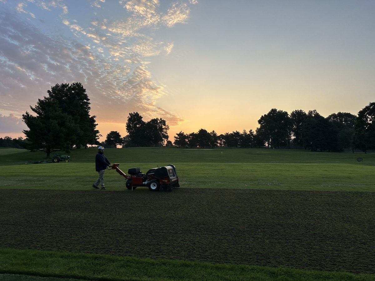 IHCCGreenkeeper's tweet photo. Today is #RecoveryMonday @pgagarvey! Early aerification on the bentgrass practice tee, granular fertility treatment to tees &amp; approaches, and liquid fertility treatments to greens &amp; fairways! https://t.co/KCEWrSoU3y