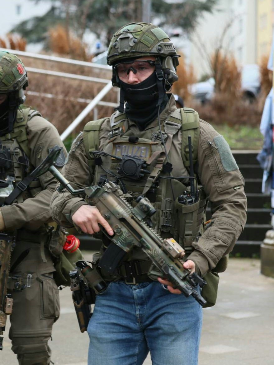 ZoneKrieg's tweet photo. Operatoren der Spezialeinsatzkommandos #SEK

#Deutschland #Polizei https://t.co/19auNXfA3q