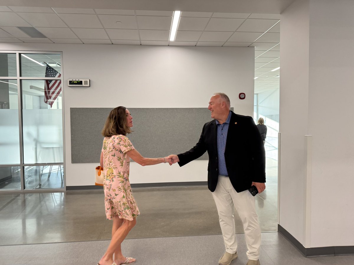 What an exciting morning! Our debut Business@Breakfast for STAFF! Thank you to all 30 of our professional partners who gifted their time to work with our amazing middle school team on innovation in education! One more way we are LEADING NOW! #IHPromise <a href="/indianhillEC/">Jeff Damadeo</a> @ihmiddle