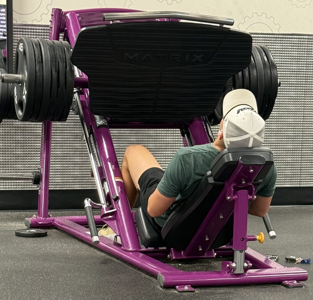 “I be like thank God it’s Monday, I get to get back to work…”
5am grind.
Soon these early morning sessions will look different… but I’ll be ready for them when I get there.
#LetsGeaux