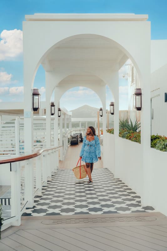 🌅🍹 Welcome to the Sunset Bar aboard the Celebrity Beyond, part of the luxurious Edge Series ships! This is the perfect spot to relax and make unforgettable memories. 🌴
Contact me today to book your cruise and discover all that Celebrity Beyond has to offer! 📞