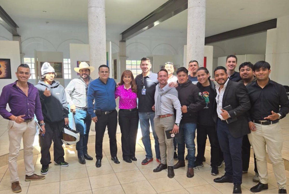 👥 En Mayéutica Radio estamos con un equipo increíble trabajando en proyectos para Atizapán.
¡Atentos a las novedades!
Síguenos en @MayéuticaRadio
#MayéuticaRadio #Atizapán #EquipoDeTrabajo #Comunidad #RadioDigital