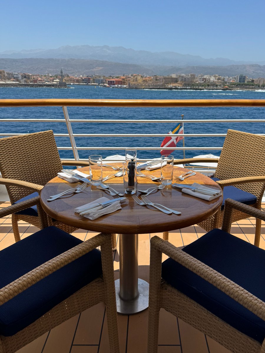 When this is your lunch view, dining al fresco is an easy choice. Welcome to life on board SeaDream.

#ItsYachtingNotCruising #SeaDreamYC