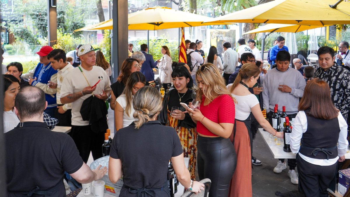 Prodeca (@prodecat) on Twitter photo 🥃 El #vermut català consolida la seva presència a Mèxic!
👉 El 6/08, 8 cellers catalans van presentar 20 etiquetes a Ciutat de Mèxic en una exhibició, tast i degustació organitzada per #PRODECA i <a href="/Catalunya_MX/">Gob. de Cataluña en México y Centroamérica</a>
📍 <a href="/palaciohierro/">El Palacio de Hierro</a>
#CatalanFood #CRMG2025 🥃 El #vermut català consolida la seva presència a Mèxic!
👉 El 6/08, 8 cellers catalans van presentar 20 etiquetes a Ciutat de Mèxic en una exhibició, tast i degustació organitzada per #PRODECA i <a href="/Catalunya_MX/">Gob. de Cataluña en México y Centroamérica</a>
📍 <a href="/palaciohierro/">El Palacio de Hierro</a>
#CatalanFood #CRMG2025