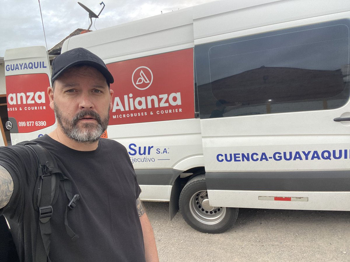 ¡Y acá vamos otra vez! 🚌💨 
📍Guayaquil
El que abandona no tiene premio ❤️🖤

Siempre con las busetas de La Alianza, las únicas habilitadas legalmente y ahora con oficinas también en el aeropuerto de GYE ✈️