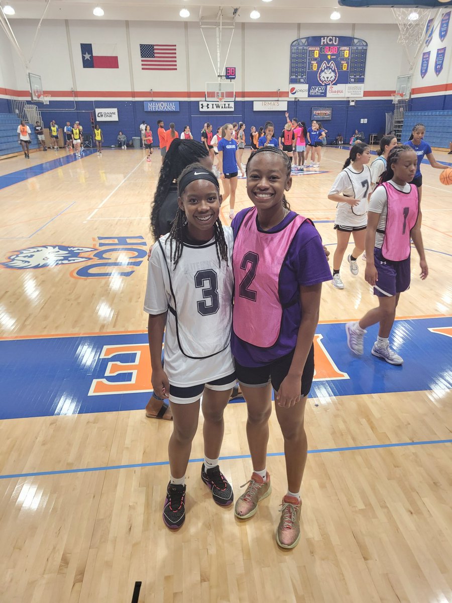 CoachDoug_bball's tweet image. These basketball players from Morton Ranch are at it again at the Houston Christian University camp!  Excited to see our oldest and youngest players grow together. The teacher and the pupil! 🏀✨ #MortonRanch #BasketballDreams @MrhsGirls_Bball @MRHS_SPORTS