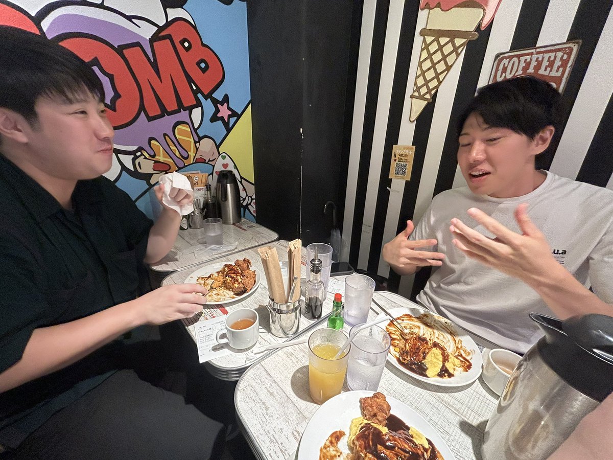 Kana_Kawaza's tweet photo. 「昭和・平成懐かしのアニソン・ドラマソング」見てまいりました！✨

学生時代に歌の授業を受けていた鮎川先生もご出演されていて、ステージ上で輝く姿を見られて幸せでした！！
色褪せない名曲ばかりで、わたしでもほとんど全部知ってたのが驚きでした✨

シテントルやまがさん、塩島弾さんと！ https://t.co/VvdaEp8iYu