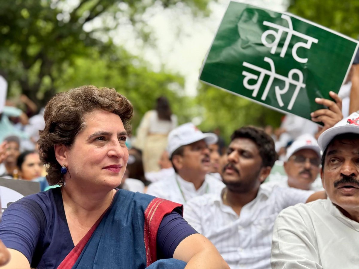 MishraAmarnath's tweet photo. They can detain us, but they cannot silence the voice of INDIA.

We are not fighting for politics. We are fighting to protect your vote, your right.

And we will not stop until our democracy stands defended, once again.
#RahulGandhiji

#VoteChori #OnePersonOneVote https://t.co/KGvjyI8xBm