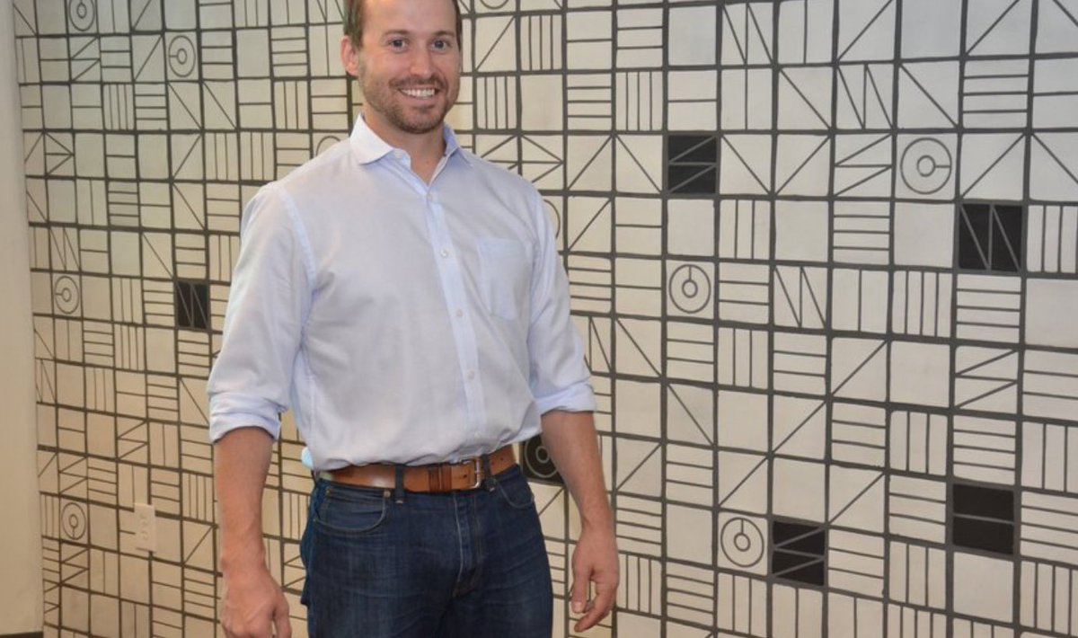 ericjackson's tweet image. I want to introduce you to @DanGill, CPO of $CVNA, from Kingston, ON.

Thanksgiving 2022: Carvana stock had collapsed from $400 to $7.50. The noise was deafening. Critics called mgmt “dumb” or “criminals.” Bankruptcy talk everywhere.

That week, Dan went home to his wife and…