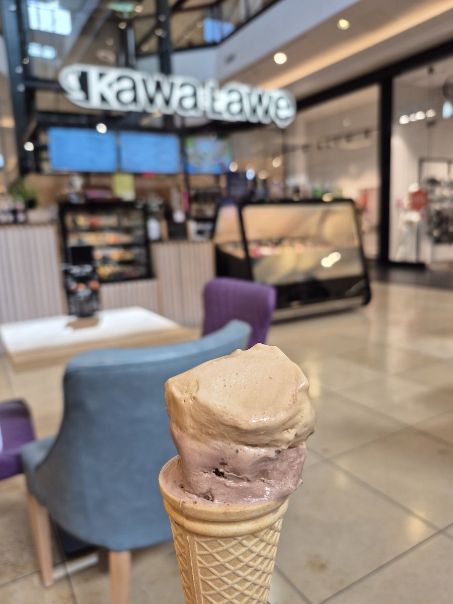 Hej restauratorzy, przestańcie z nas zdzierać! Opamiętajcie się!

Podwójne espresso, dwie gałki lodów - 31,50!!

Wrocław, Magnolia. Kawa na Ławę.

Kawa: 14,50 (!!)
Dwie małe gałki: 17 (!!)

Czy czuję się wydymany? Tak. Te ceny to skandal. Nic ich nie jest w stanie wytłumaczyć. To