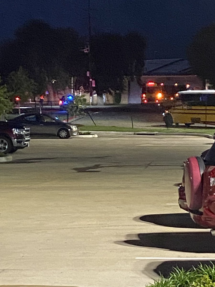 Day 1 at our New Terminal this morning…

Drivers loading the Shuttle for a ride to their Bus, Buses heading out, and a very nice assist from LCISD PD to get our Buses on the road.

Band Road Transportation is ready to go…

#TransportationRocks
#WeAreLamarCISD

<a href="/LamarCISD/">Lamar CISD</a>
