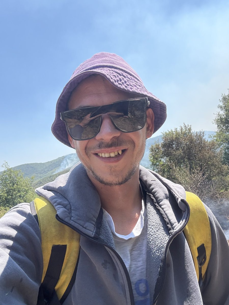 aver_pavel's tweet photo. Пошёл волонтером пожар тушить в Черногории https://t.co/aC24BeBOsV
