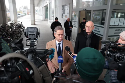 Stojan Zdolšek pričakuje ustavitev postopka KPK proti klientu Robertu Golobu
strogo-zaupno.si/afere/stojan-z…