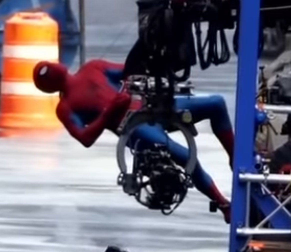 tynamiteyt's tweet photo. Spider-Man was seen webbing something extremely heavy while on the side of the tank. #SpiderManBrandNewDay https://t.co/KSA9jni3jx