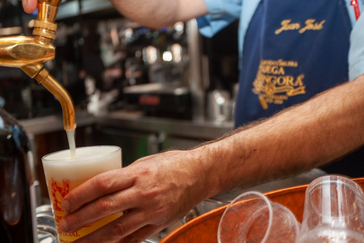 🍻✨ ¡Martes de cervecitas en #BodegaGóngora! 😎 ¿Vienes? Disfruta del mejor ambiente, tapas irresistibles y, por supuesto, una buena cerveza bien fría. 🙌🍺 ¡Te esperamos!

 ☎️954221119 o 609542776
📌 bodegagongora.com

#restaurante #gastro #Sevilla #tapas #GastroSevilla