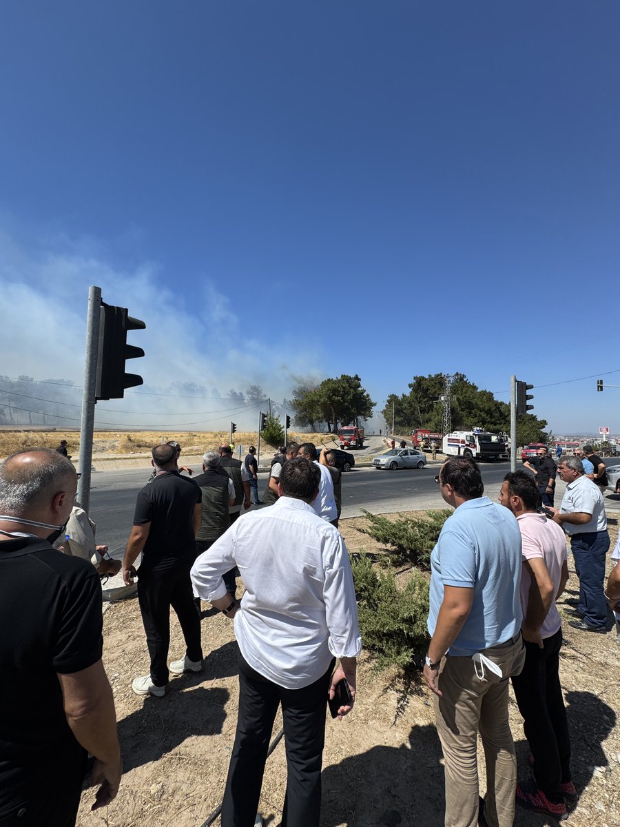 🔥 ÇANAKKALE’MİZİN BİRÇOK NOKTASINDA DURUM KÖTÜ! ALEVLER YERLEŞİM BİRİMLERİNE ULAŞTI ACİL DESTEĞE İHTİYACIMIZ VAR!