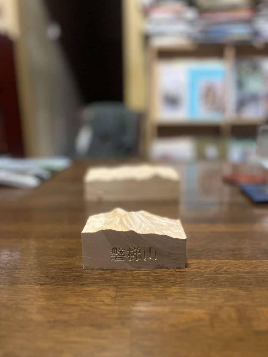 rumblefish's tweet image. 山の日に山を2つ買いました。
磐梯山と、飯豊山。
いい買い物だ。