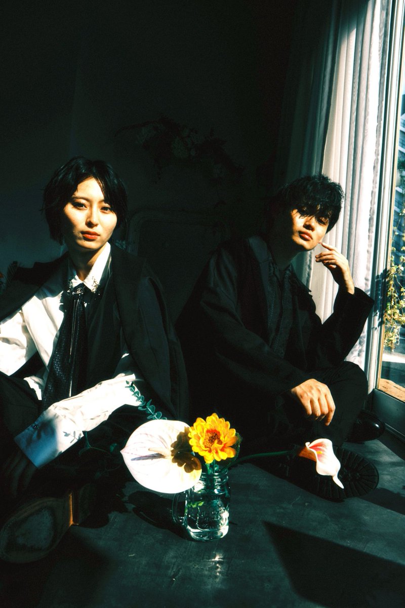 PompadollS's tweet photo. PompadollS、初めての作品撮り🐦‍⬛

頼もしいスタッフの皆様に2人をカッコよく撮ってもらいました👀

ファンクラブにてアザーカット有ります！
https://t.co/FVEef1YiZP

ご入会お待ちしております！！ https://t.co/yz3yxrjXM9