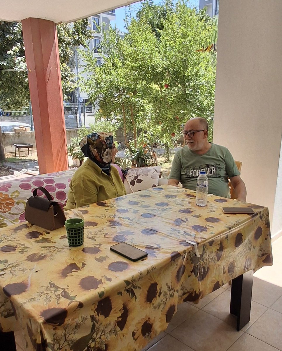 📍Toros Mahallesi 
Hayat,küçük dokunuşlarda saklı. Bugün diyaliz tedavisi gören Muharrem Amca’yı ziyaret ettim.Keyifli sohbetimizle yüzündeki tebessümün sebebi olmaktan mutluluk duydum
Karşılıklı duâlar ederek ayrıldım yanından
Tüm Hastalarımıza Allah’tan Acil Şifalar Diliyorum