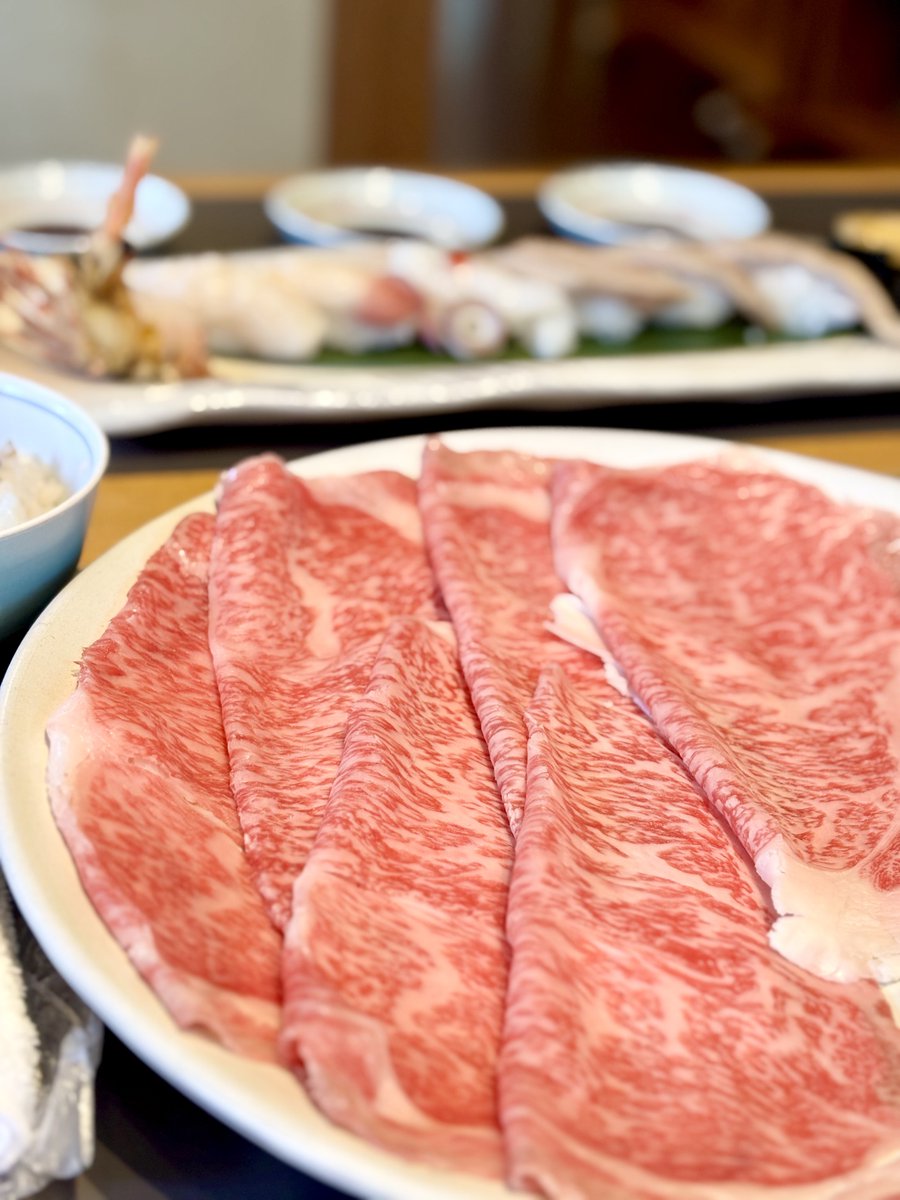 みなさま、お久しぶりです🎐𖤐⋆
たいしは美味しいものをたくさん食べて、
毎日楽しく過ごしております。
先日はしゃぶしゃぶをいただきました❕
#飯テロ大使館