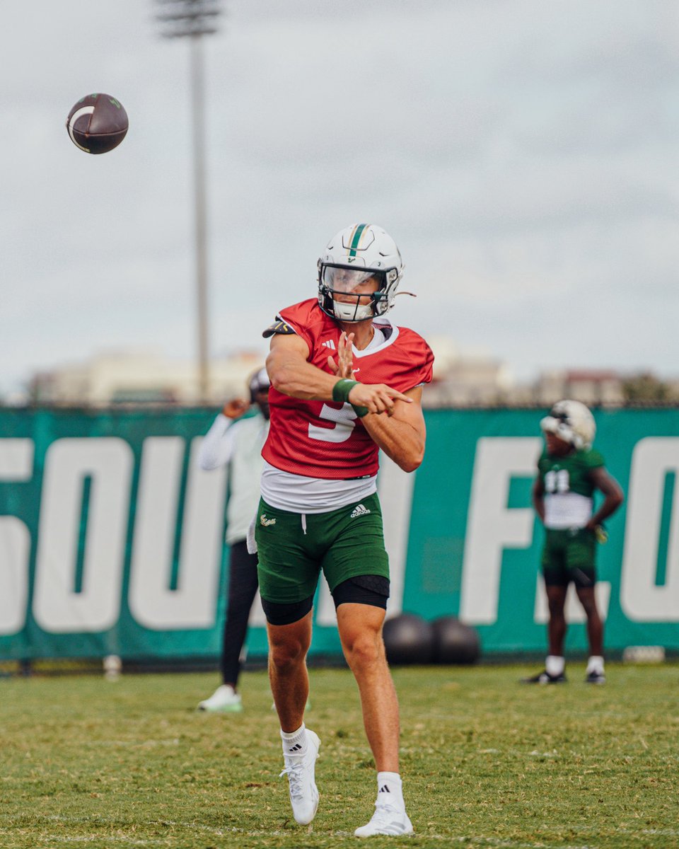 USFFootball's tweet photo. Another day to compete 🤝

#ComeToTheBay | #StayInTheBay https://t.co/0snoHnX9xA