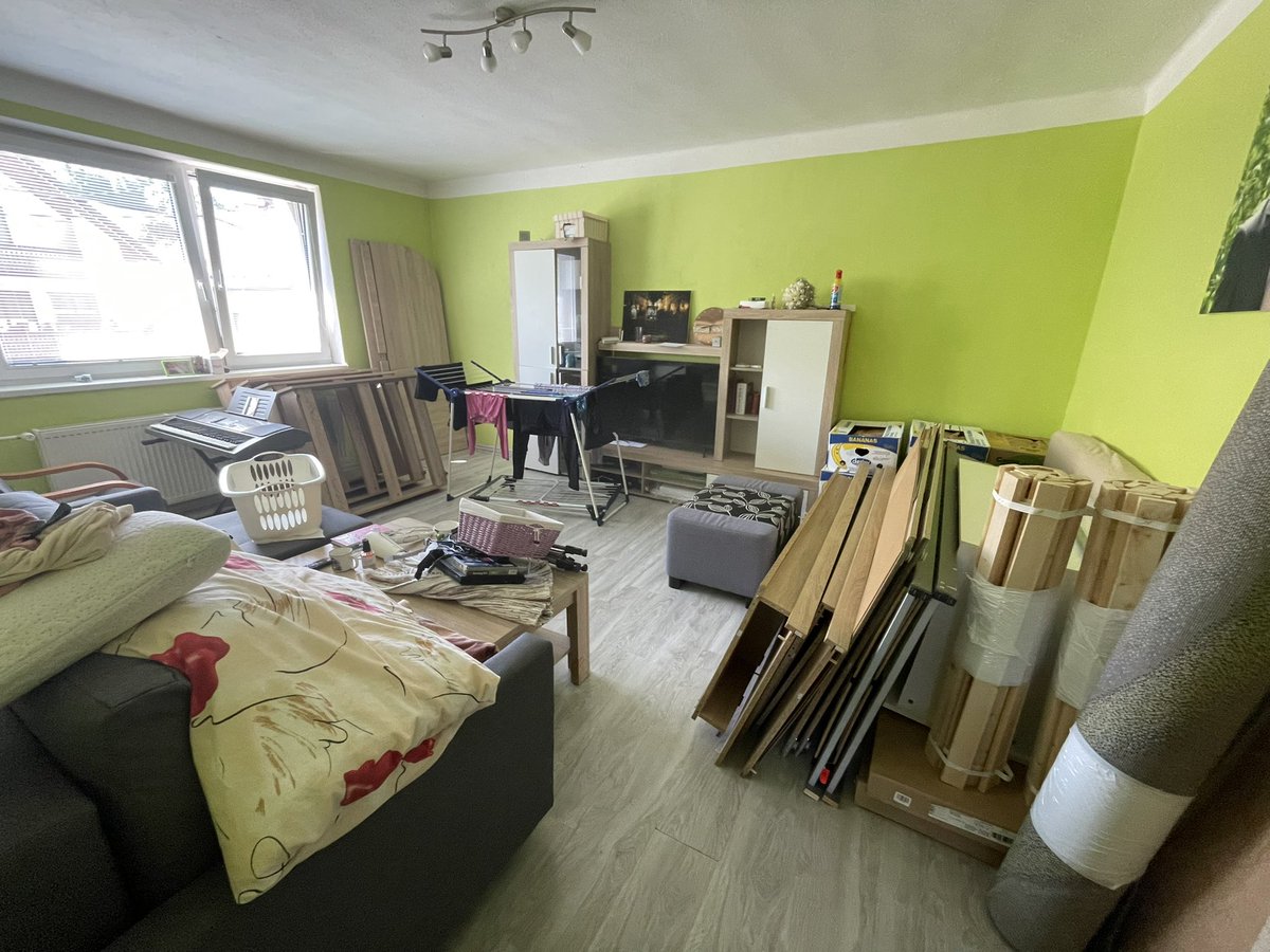 Manzelska postel skoncila svoju zivotnu put🪦 a obyvacka je teraz klad rozobrateho nabytku😁
#taktosituzijeme