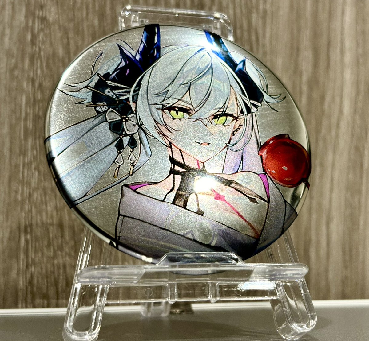 【C106グッズ紹介】

『リリス メタリック缶バッジ』です！

メタリックがギンギラ過ぎてほぼ鏡✨
撮影が難しかった💦
セットに付いているのと加え、単品でも用意しております！是非！

Illust by甲甲魚(<a href="/jiajiayuA/">甲甲魚A</a> )

#C106
#fgo 
#リリス