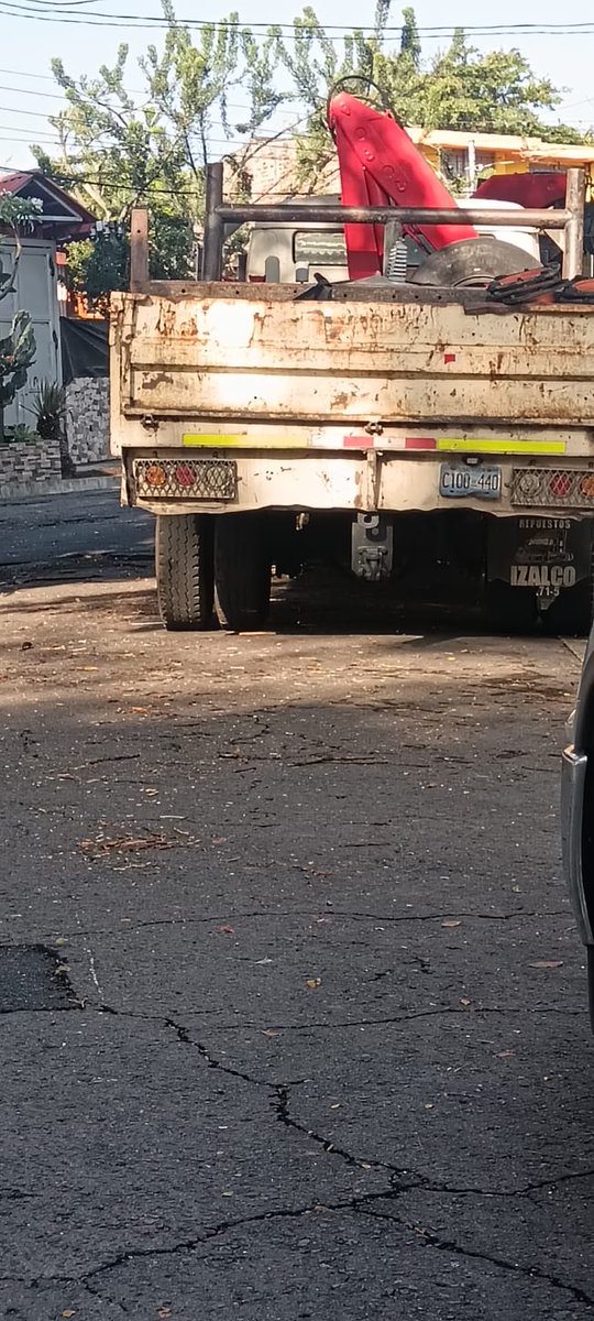centroAmericass's tweet photo. Hacer un llamado 📣 ya que esta empresa de transformadores, esta usando la colonia para estacionar camiones de 8 toneladas, siempre eatan obstruyendo el paso, en la calle San Salvador, zona residencial
@VMTElSalvador @alcaldia_ss @nayibbukele @marioduran @alertux @SivarNewsSV https://t.co/VUPg3K8r5O